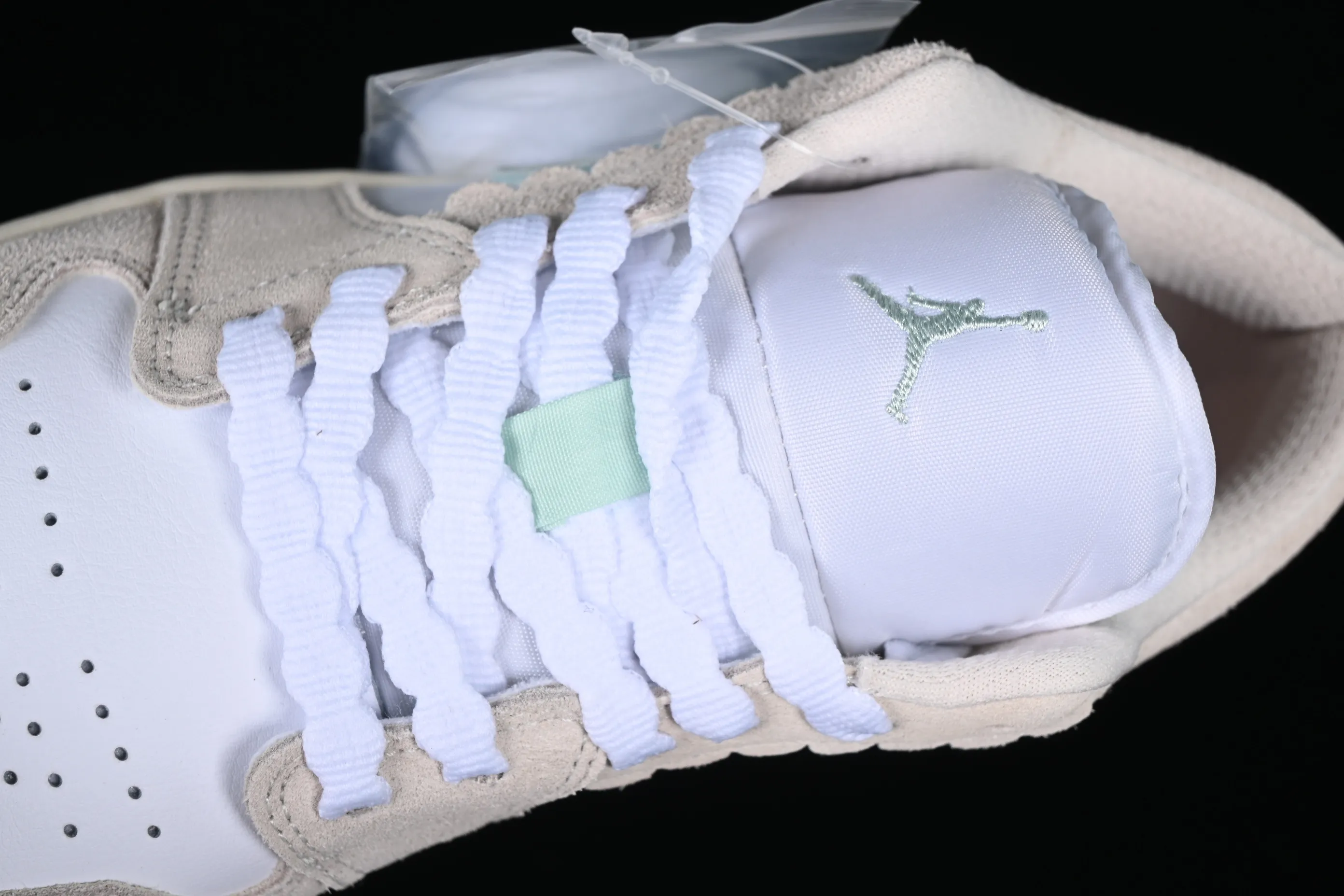 All categories Air Jordan Jordan series basketball shoes Air Jordan 1 Low Z version Air Jordan 1 Low AJ1 Joe 1 pink and white low-top cultural casual sneakers DZ5356-800